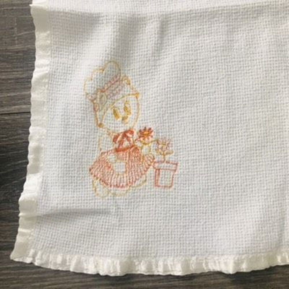 vtg waffle weave baby blanket satin trim white embroidered duck‎ flower 38x21in